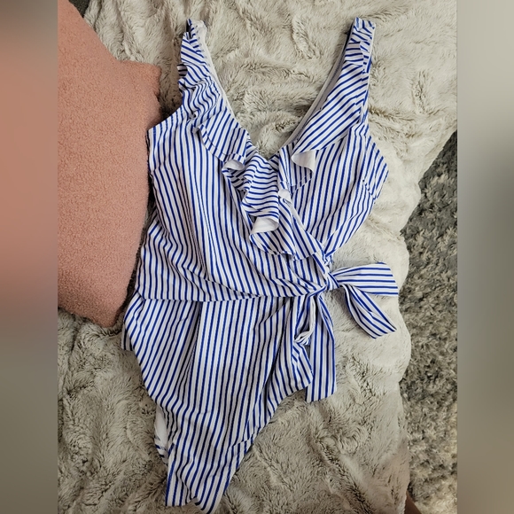 NWT Ruffle V Neck One Piece Swimsuits Tummy Control Tie Side Wrap stripes - Picture 4 of 5